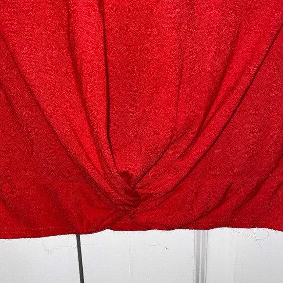 Red cropped t-shirt - Picture 2 of 3